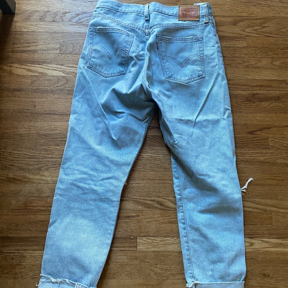 Levi’s wedgie ripped jeans - Picture 2 of 5